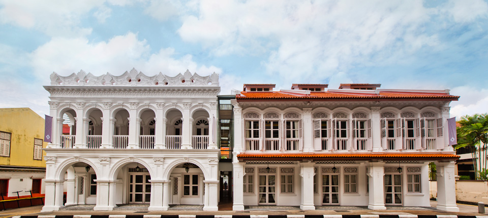 Housed in a famed former printing press, discover an oasis of modern luxury paying tribute to the splendour of old Singapore.